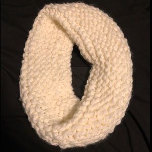 Hollister White Chunky Knit Infinity Scarf